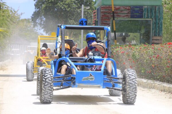 Tour Buggy Punta Cana: Exploración de Cenote y Piscina Cascada
