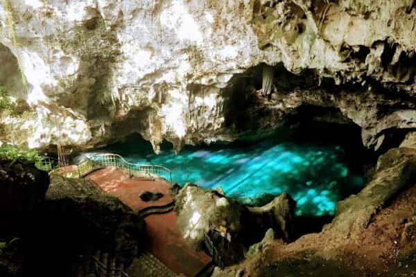 Tour de Exploración al Parque Nacional Los Tres Ojos