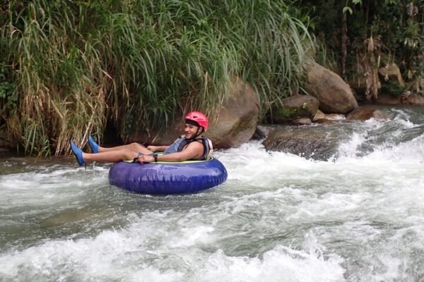 Aventura de Tubing Inolvidable en el Río Yaque del Norte - Image 3