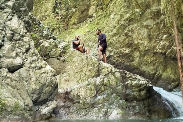 Senderismo y Cascada en República Dominicana