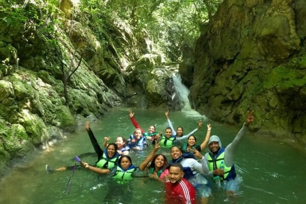 Senderismo y Cascada en República Dominicana - Imagen 2