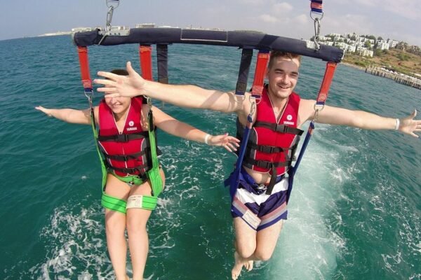 Tour de Parasailing, Snorkel y Encuentro con Tiburones y Rayas