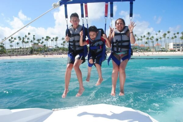 Experiencia de Parasailing en Yate en Punta Cana - Imagen 4